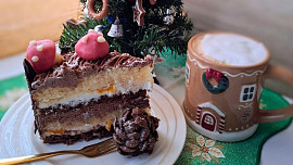 Dvoubarevný dort s tmavým a světlým krémem