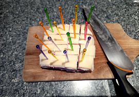 Křenové jednohubky se šunkou a sýrem