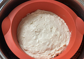 Kynutý knedlík bez lepku, mléka a vajec (těsto v silikonové formě a v hrnci)