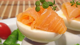 Plněná vejce s uzeným lososem