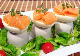 Plněná vejce s uzeným lososem