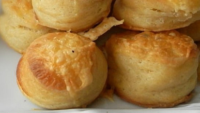 Škvarkové pagáčky s kysanou smetanou