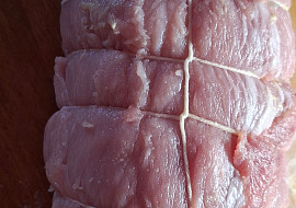 Vepřová roláda plněná slaninou