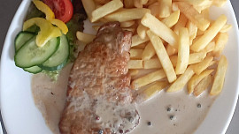 Vepřové kotletky s pepřovou omáčkou