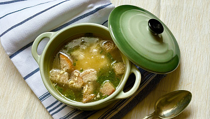 Česnečka s bramborem a sýrem