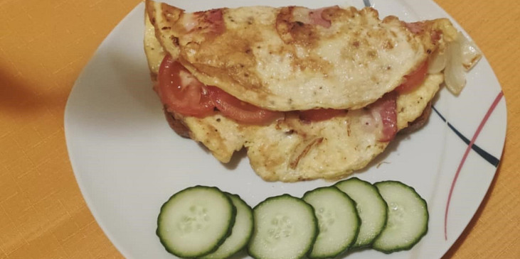 Chléb s omeletou (vaječný řízek)