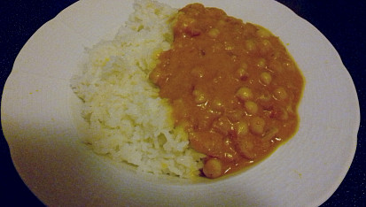 Cizrnové kari s kokosovým mlékem