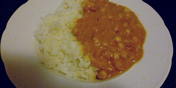 Cizrnové kari s kokosovým mlékem