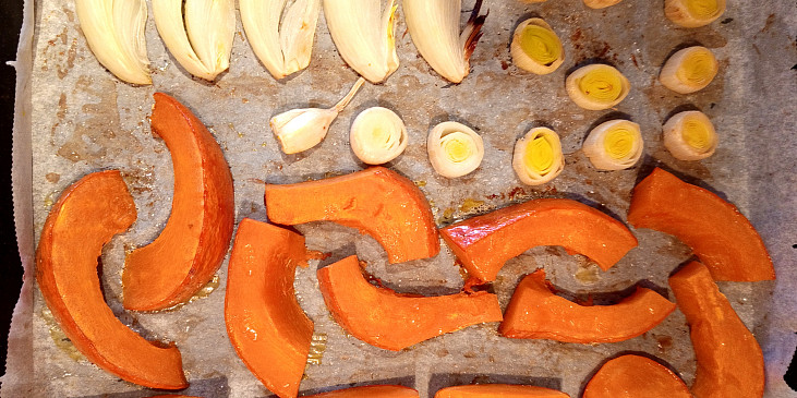 Polévka z pečené dýně a pórku