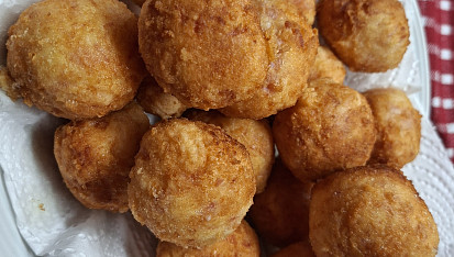 Smažené sýrové koule se šunkou