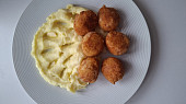 Smažené sýrové koule se šunkou