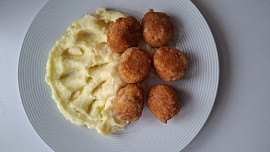 Smažené sýrové koule se šunkou