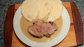 Smetanová omáčka s pečeným masem