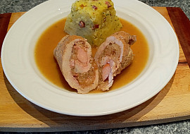 Vepřové závitky se zelím (Jako přílohu sme zvolili šťouchačky)