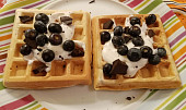 Chutné vafle (Vafle s tvarohem, čokoládou a borůvkami)