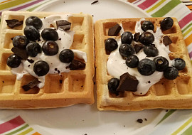 Chutné vafle (Vafle s tvarohem, čokoládou a borůvkami)