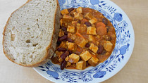 Fazolový kotlík s tofu