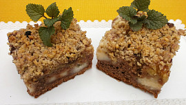 Jablečné řezy s ořechovou drobenkou