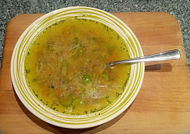 Králíčí vývar s bylinkami a zeleninou