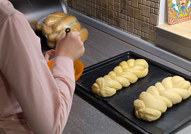 Máslová vánočka z pěti pramenů (Učili sme sa spolu pliesť z 5 prameňov...jedna vianočka padla na večeru s maslom, k nej kakao. Milujem tento recept.)