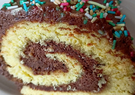 Piškotová roláda s čoko-tvarohovým krémem