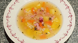 Polévka z uzeného masa