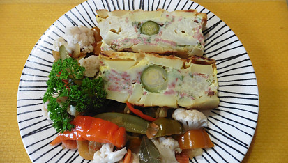 Zapečené brambory s růžičkovou kapustou a květákem