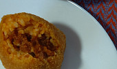 Arancini - rýžové koule plněné hovězím ragú