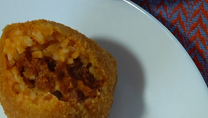 Arancini - rýžové koule plněné hovězím ragú