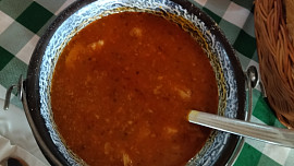 Gulášová polévka