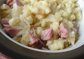 Halušky s uzeným masem a kysaným zelím