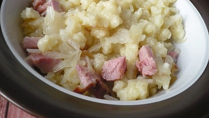 Halušky s uzeným masem a kysaným zelím