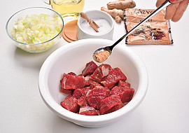 Hovězí kostky na zázvoru s petrželovým knedlíkem