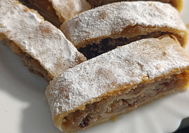 Jablečný štrúdl z domácího těsta (Vyzkoušeno a mňam 🤤)