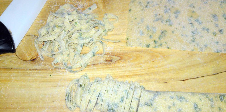 Kuřecí polévka s bylinkovými nudlemi