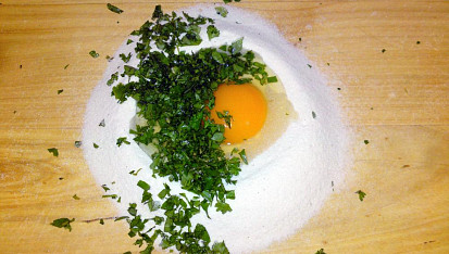 Kuřecí polévka s bylinkovými nudlemi