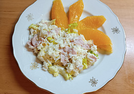 Lehký rýžový salát s ledovým salátem