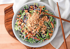 Salát z pekingského zelí s rýžovými nudlemi