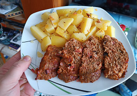 Sekaná (Sekaná na talíři.)