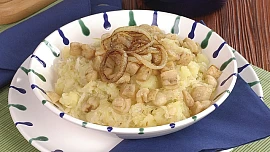 Staročeská lepenice ze zelí, brambor a škvarků