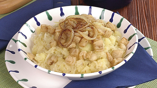 Staročeská lepenice ze zelí, brambor a škvarků