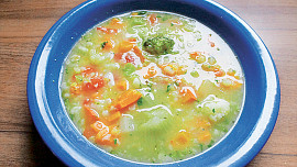 Zeleninová polévka s pohankovou krupicí
