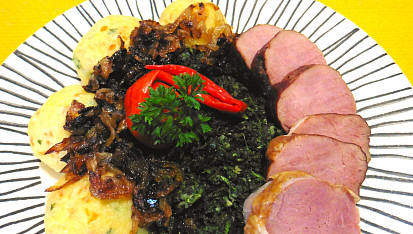 Bramborové knedlíky s uzenou panenkou