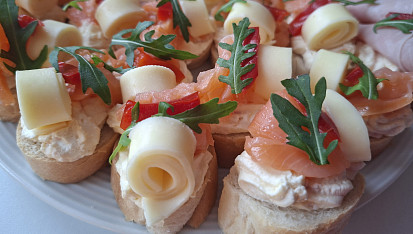 Chuťovky s uzeným lososem a žervé pomazánkou