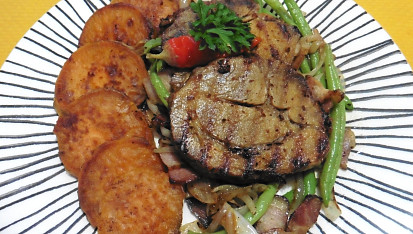 Grilovaná krkovice s fazolkami