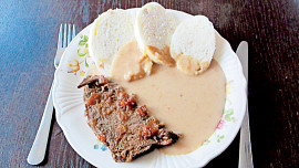 Hovězí maso s cibulovou omáčkou