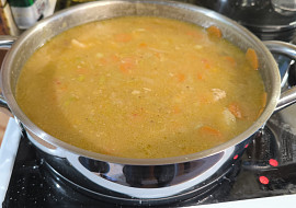 Kuřecí nudličky na mrkvi s pórkem