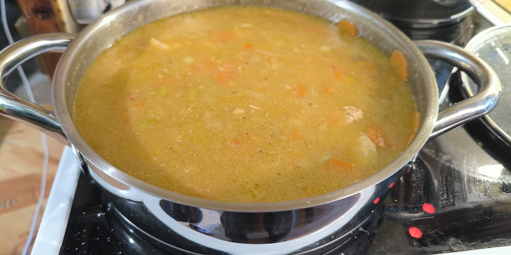 Kuřecí nudličky na mrkvi s pórkem