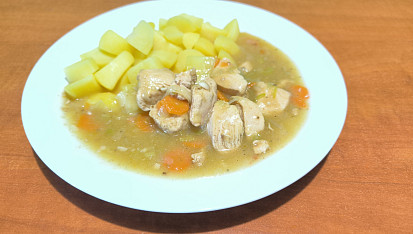 Kuřecí nudličky na mrkvi s pórkem