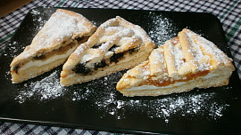 Linecký koláč s třemi náplněmi